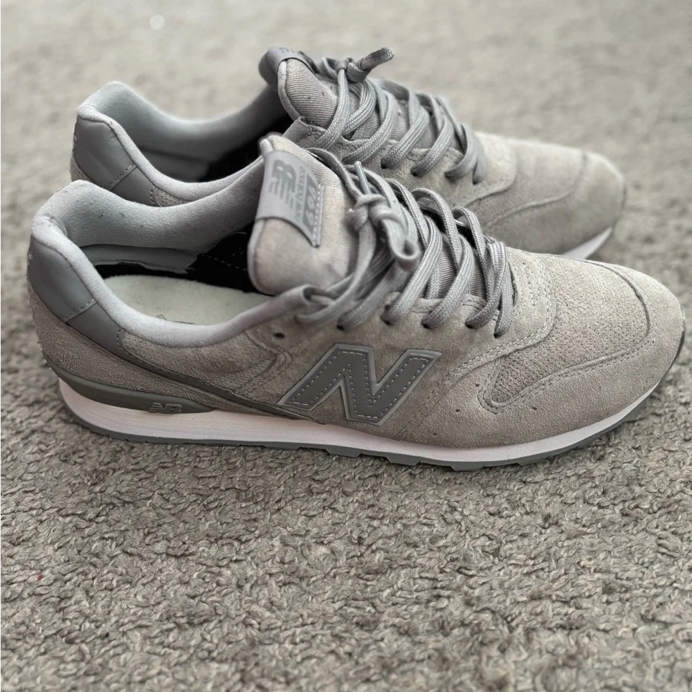 New Balance 696 - Picture 2 of 5